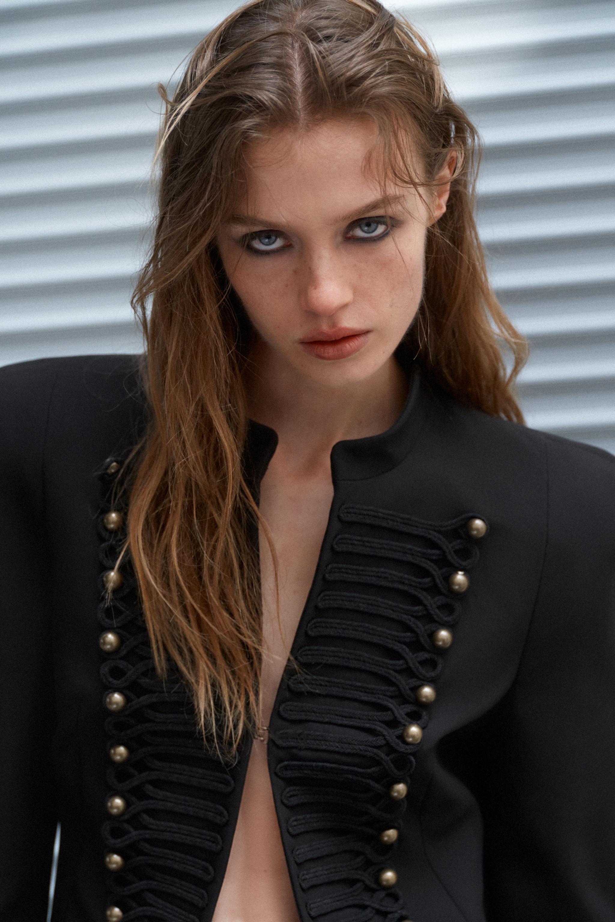 Alera | Fitted Blazer