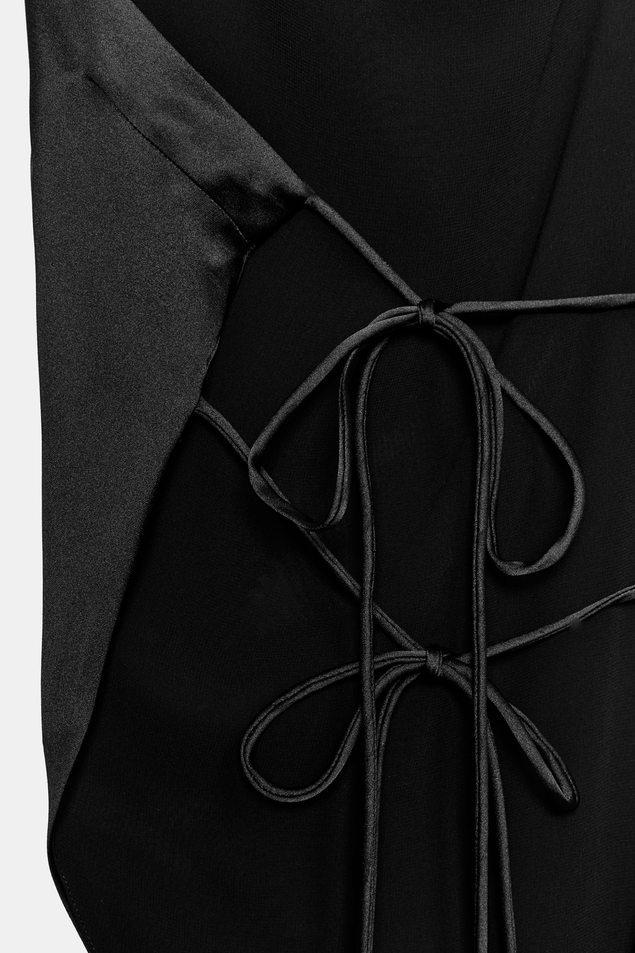 Alessa | Asymmetric Halter Top